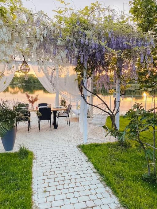 Therme - Corbeanca By The Lake Luxury Villa Exterior photo