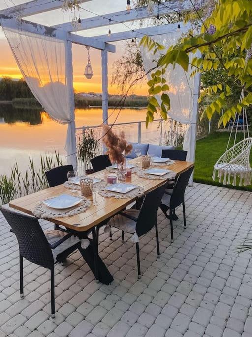 Therme - Corbeanca By The Lake Luxury Villa Exterior photo
